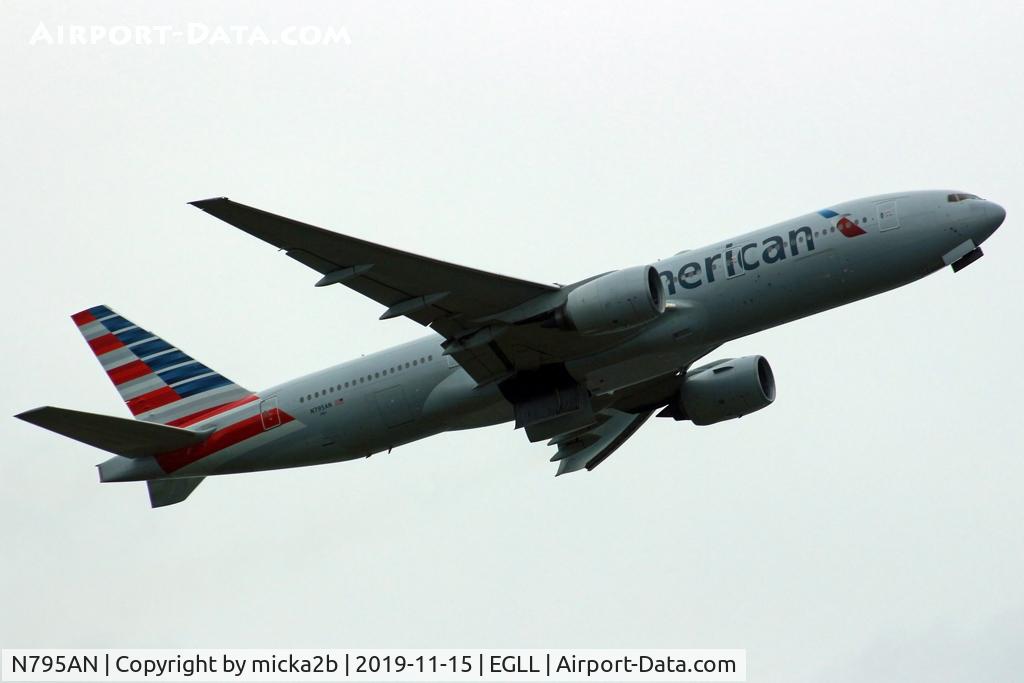 N795AN, 2000 Boeing 777-223 C/N 30257, Take off