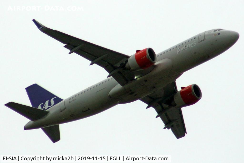 EI-SIA, 2017 Airbus A320-251N C/N 7897, Take off