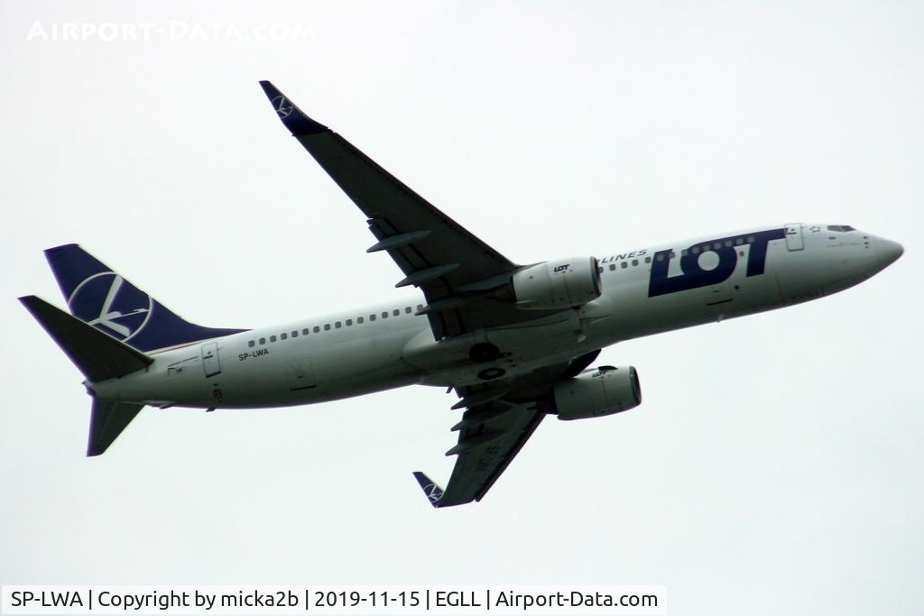 SP-LWA, 2005 Boeing 737-89P C/N 30682, Take off