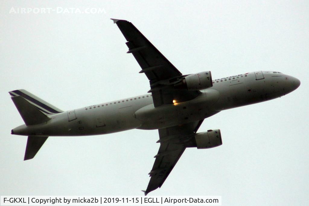 F-GKXL, 2006 Airbus A320-214 C/N 2705, Take off