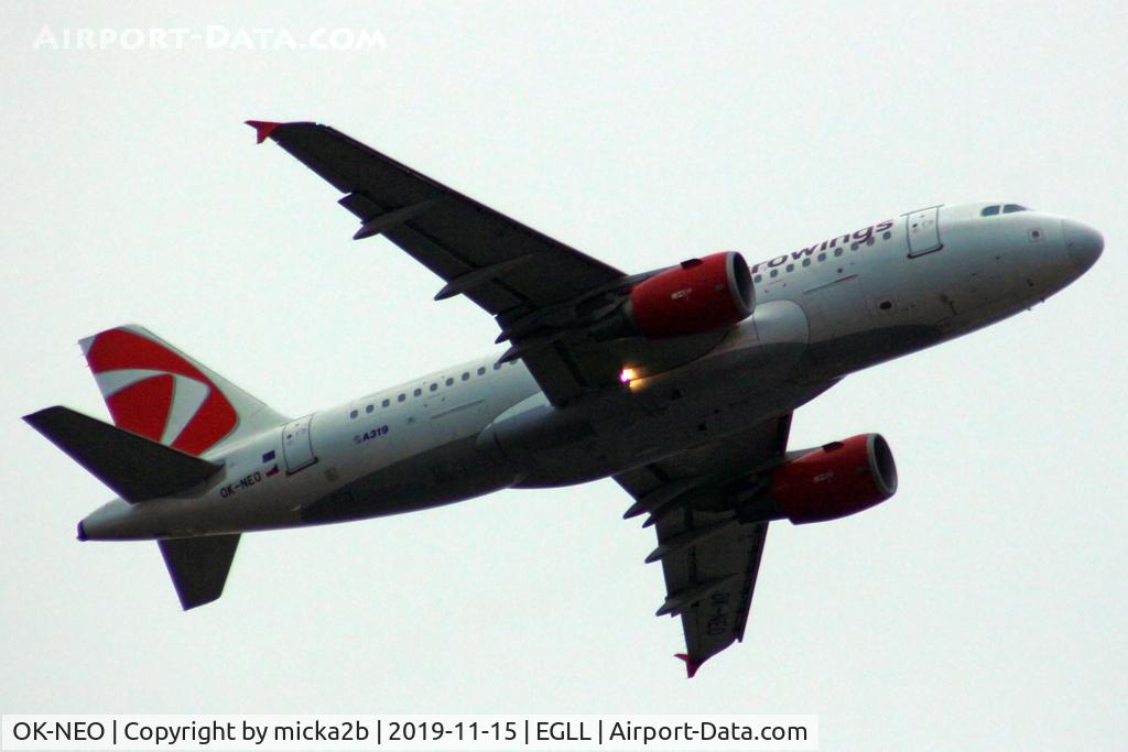 OK-NEO, 2008 Airbus A319-112 C/N 3452, Take off
