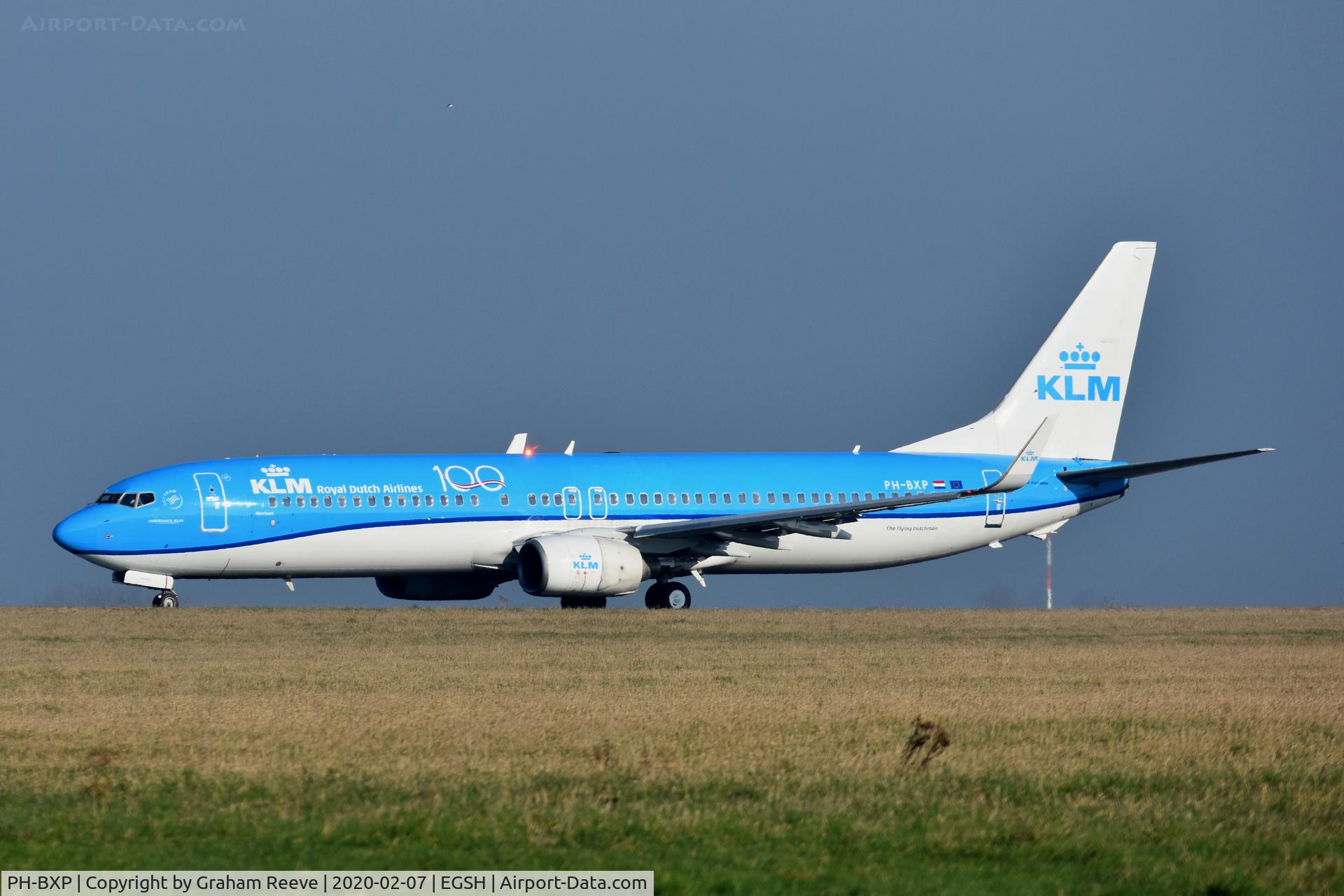 PH-BXP, 2001 Boeing 737-9K2 C/N 29600, Departing from Norwich.