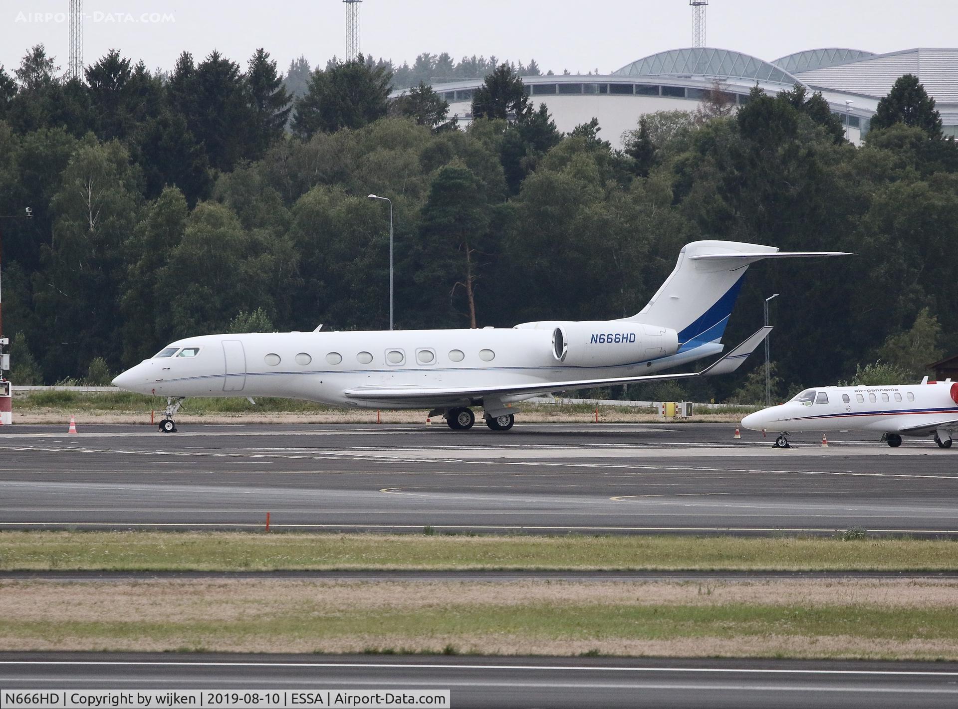 N666HD, 2015 Gulfstream G-VI (G650ER) C/N 6196, Ramp M
