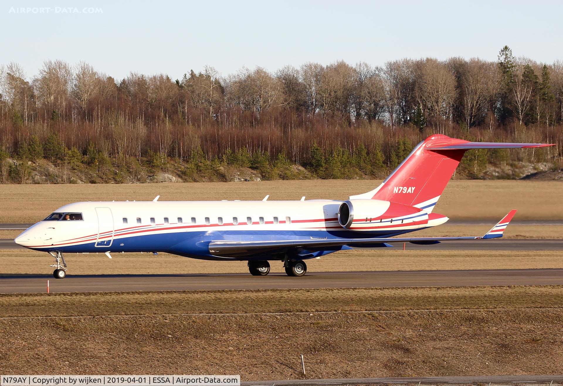 N79AY, 2000 Bombardier BD-700-1A10 Global Express C/N 9058, Taxiway W