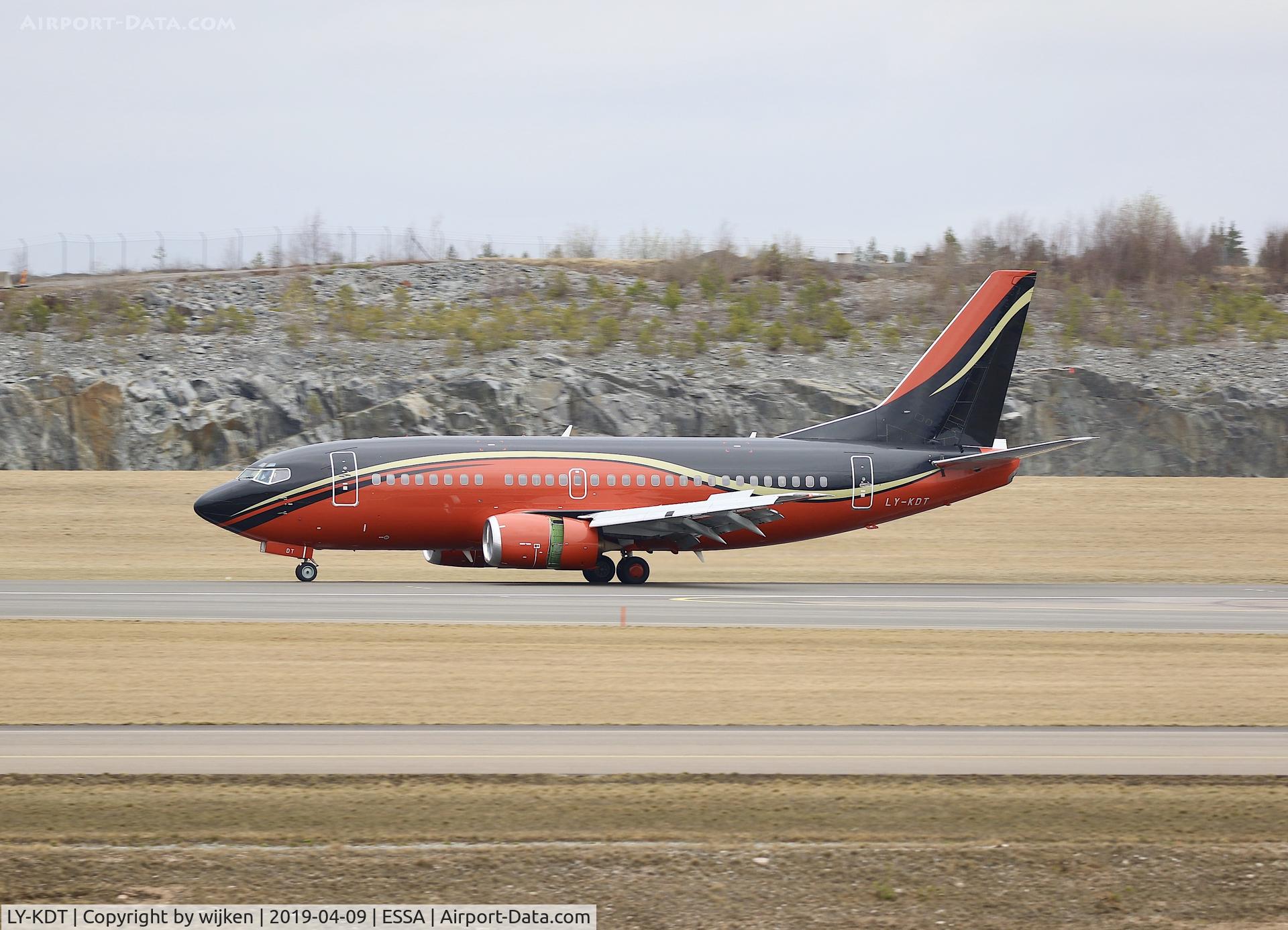 LY-KDT, 1992 Boeing 737-522 C/N 26691, RWY 01R