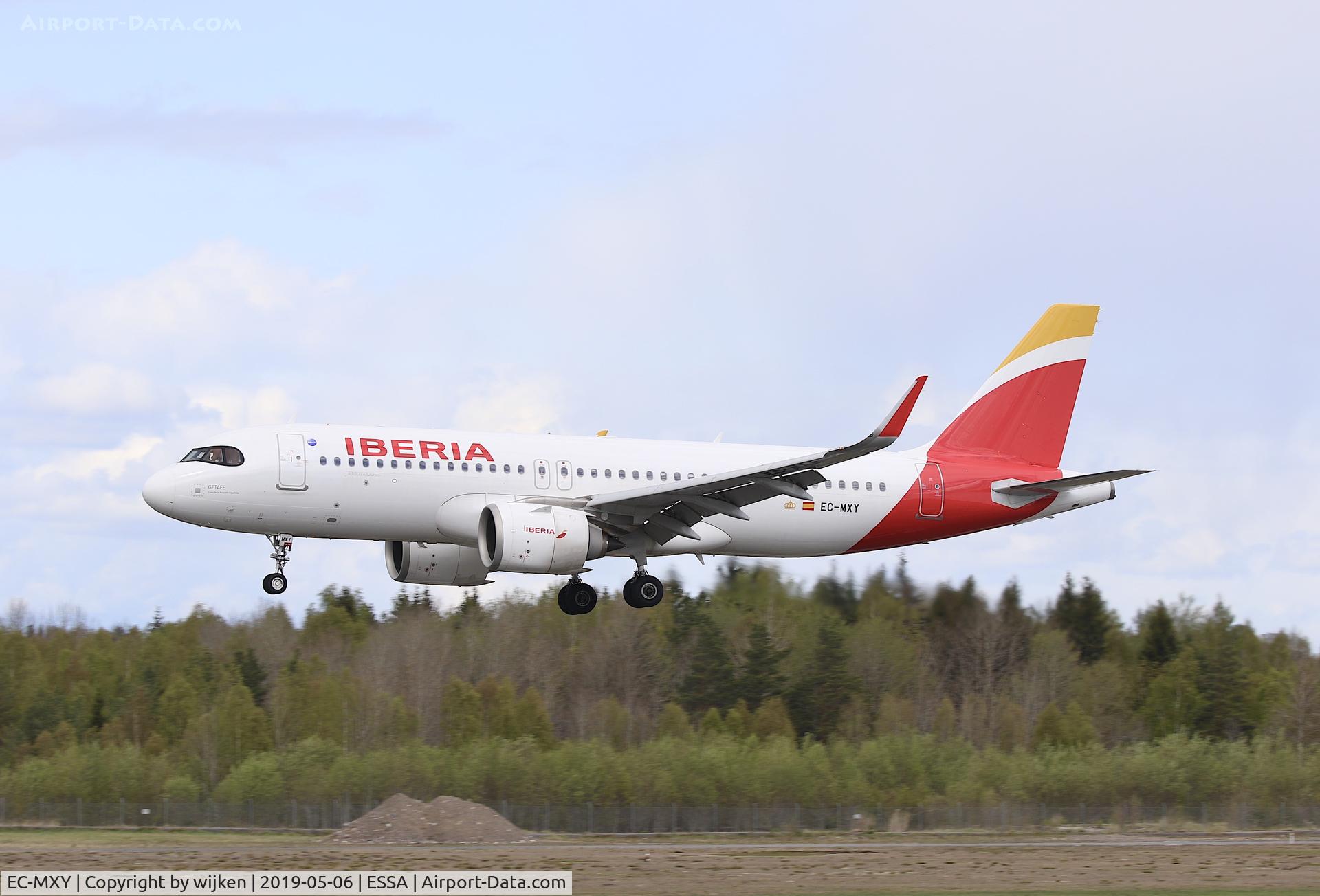 EC-MXY, 2018 Airbus A320-251N C/N 8256, RWY 26