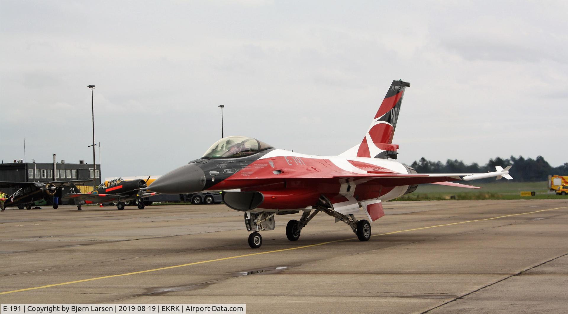 E-191, 1978 SABCA F-16AM Fighting Falcon C/N 6F-18, Special livery for the 800th aniversery of the danish flag. Danish Air Show 2019
