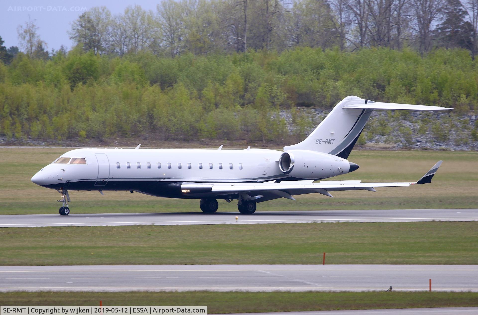 SE-RMT, 2014 Bombardier BD-700-1A10 Global 6000 C/N 9624, RWY 01R