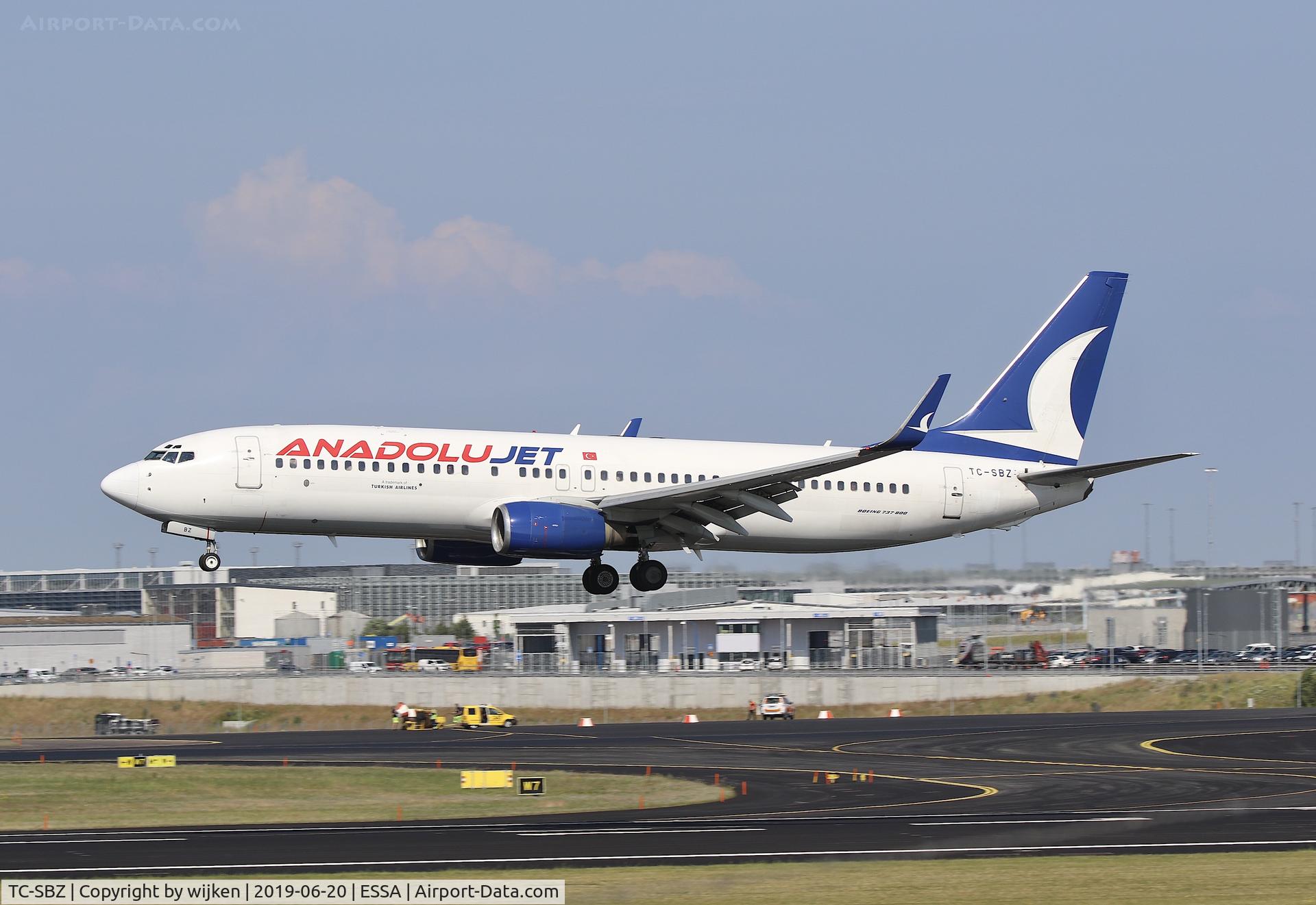TC-SBZ, 2000 Boeing 737-86N C/N 28628/573, RWY 19L