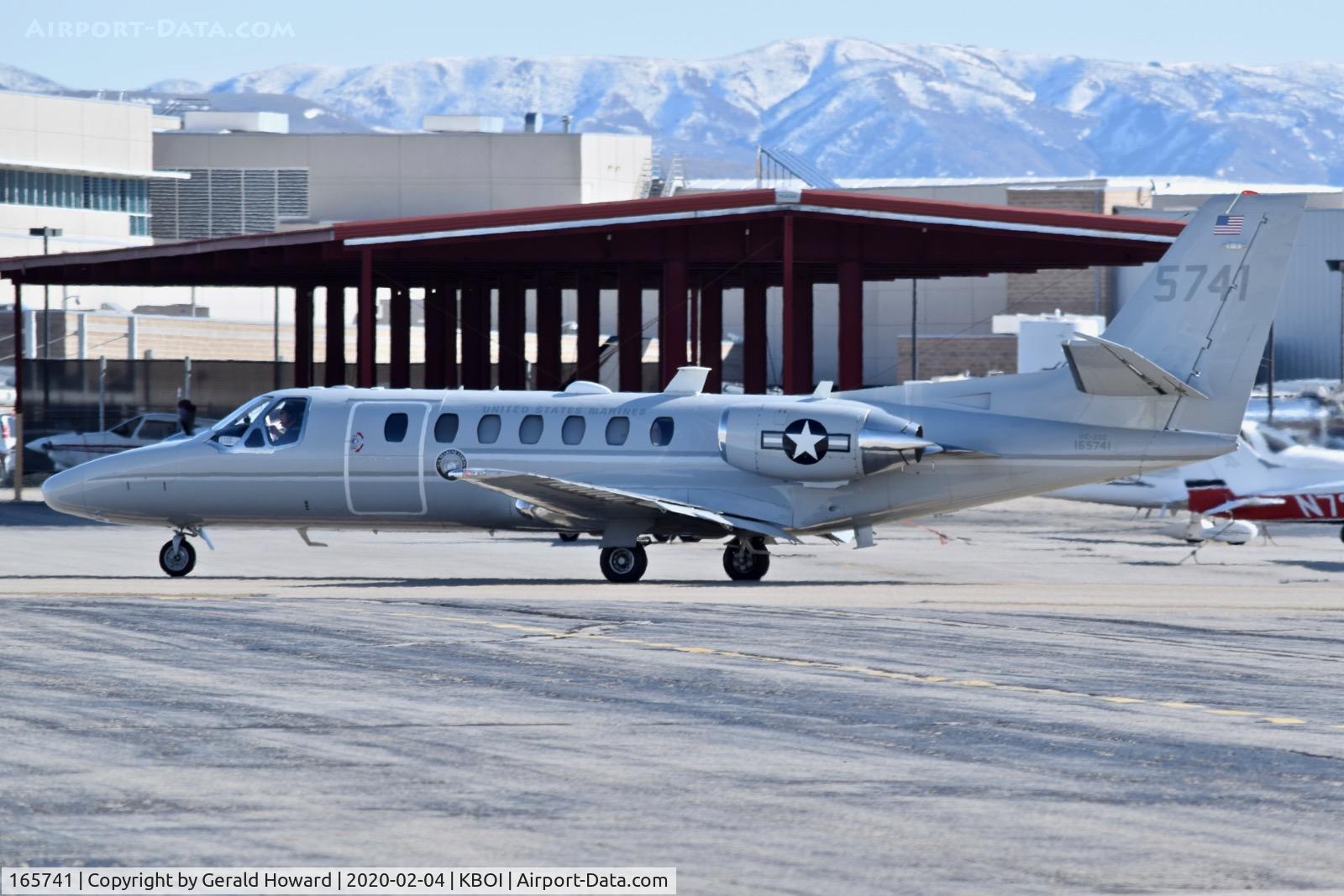 165741, 1999 Cessna UC-35C Citation Ultra C/N 560-0529, Taxiing onto the north GA ramp.