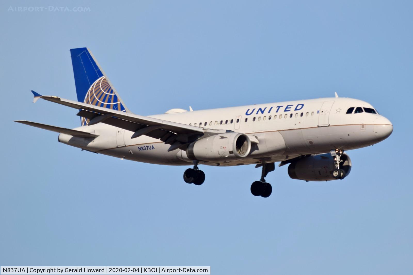 N837UA, 2001 Airbus A319-131 C/N 1474, Landing 10L.