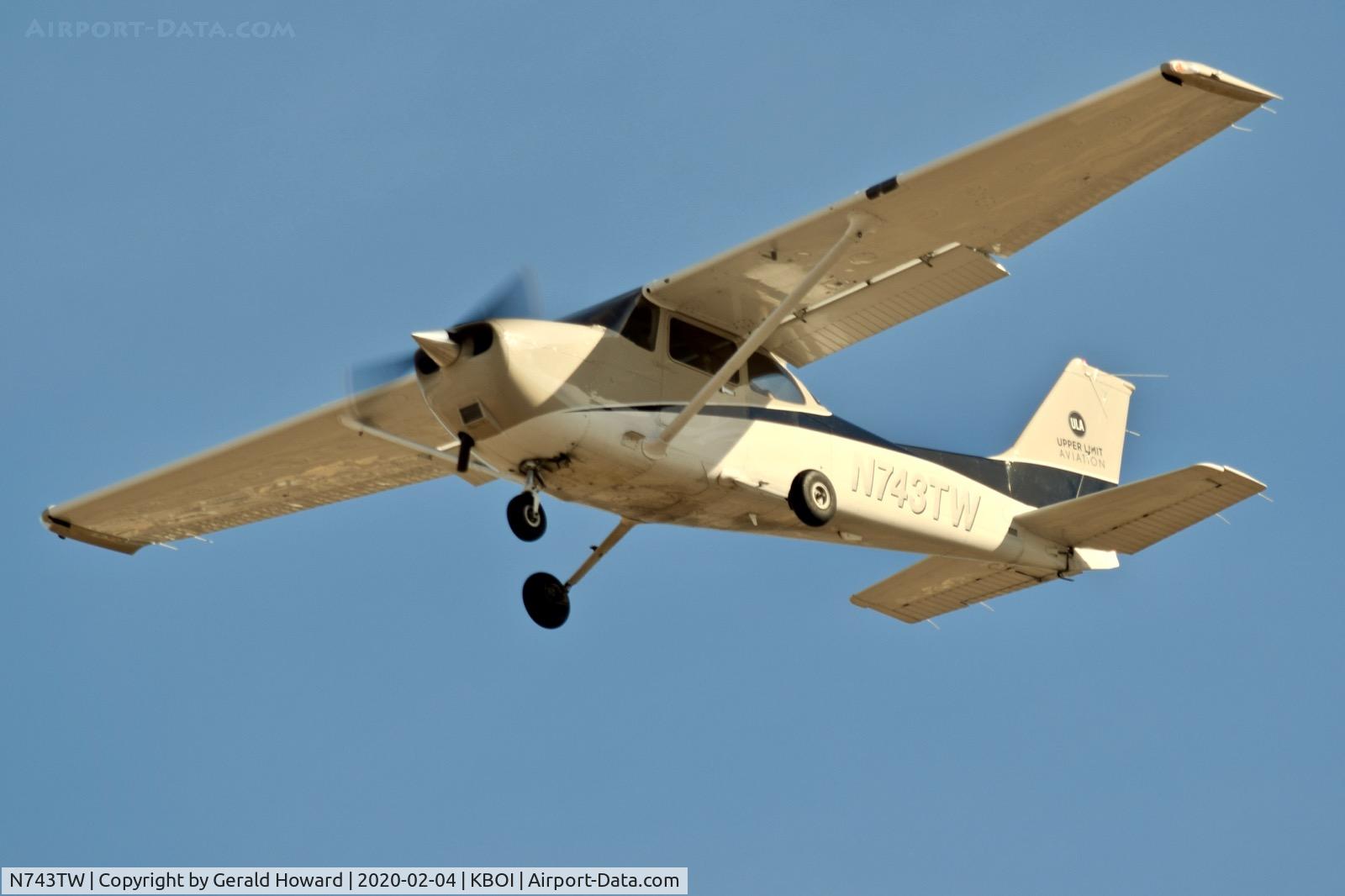 N743TW, 2008 Cessna 172S C/N 172S-10656, Landing 28L.