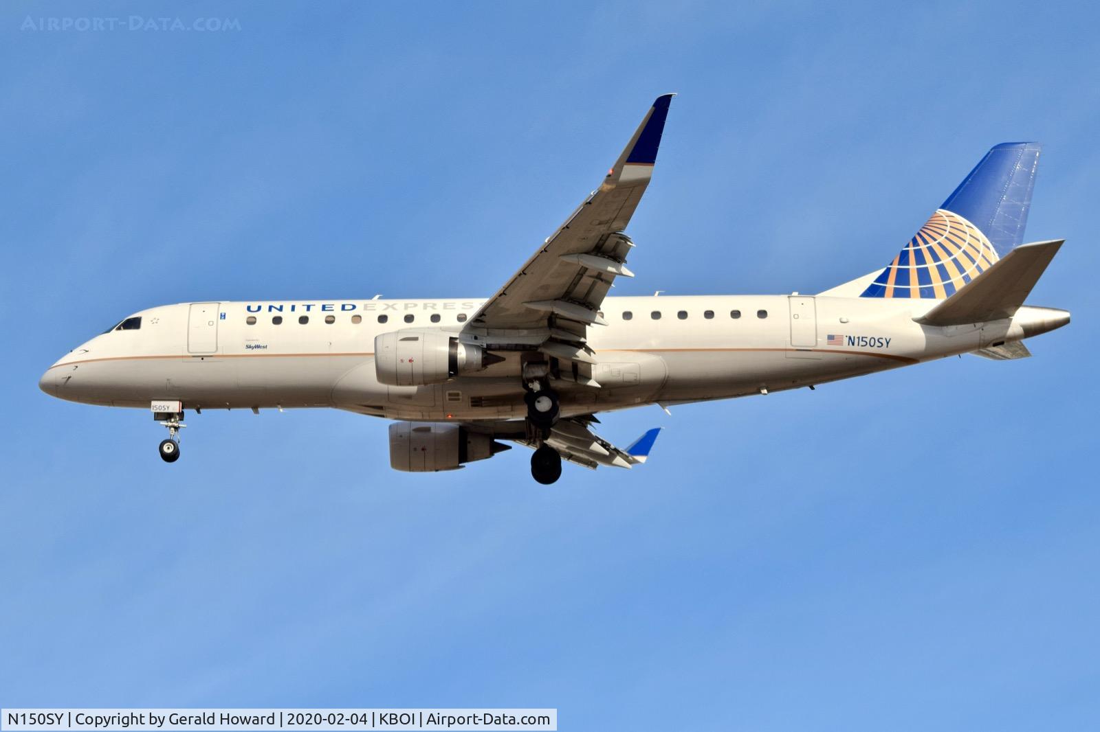 N150SY, 2015 Embraer 175LR (ERJ-170-200LR) C/N 15000499, Landing 28R.