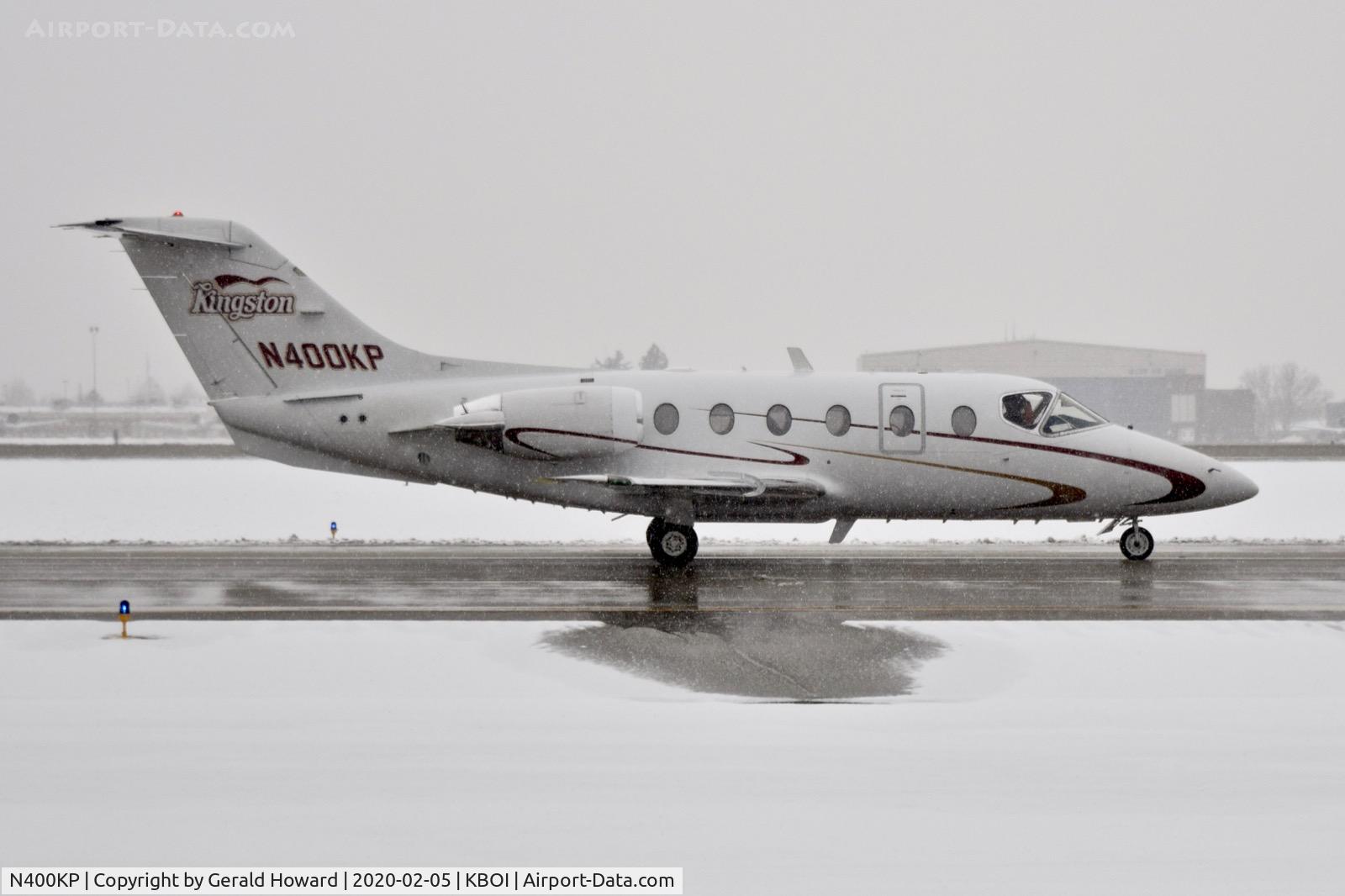 N400KP, 2001 Beech 400A Beechjet C/N RK-308, Taxiing on Alpha.