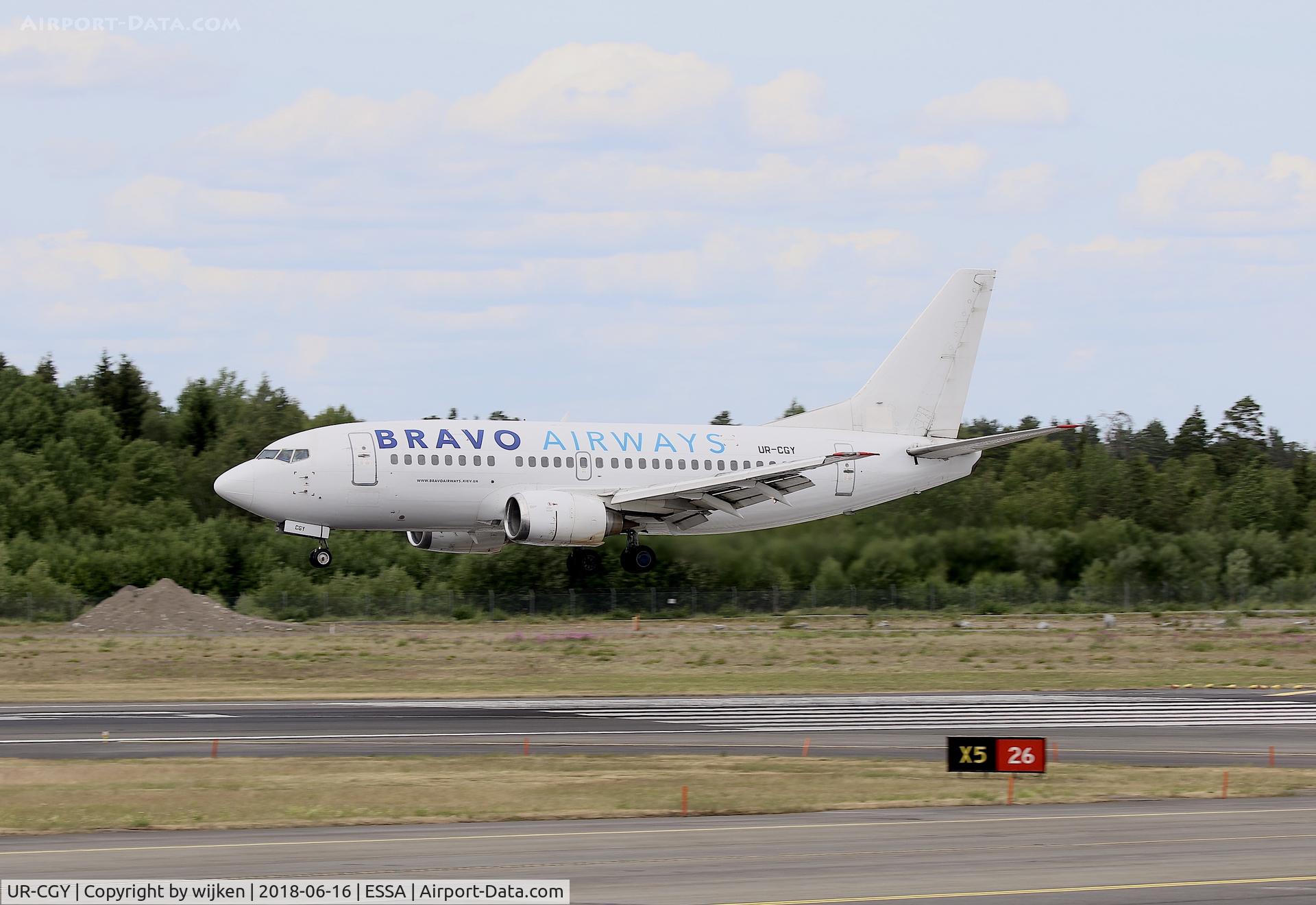 UR-CGY, 1992 Boeing 737-548 C/N 25737, RWY 26