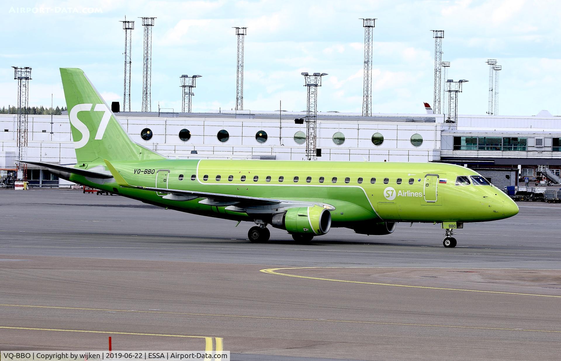 VQ-BBO, 2004 Embraer 170SU (ERJ-170-100SU) C/N 17000013, Taxiway U