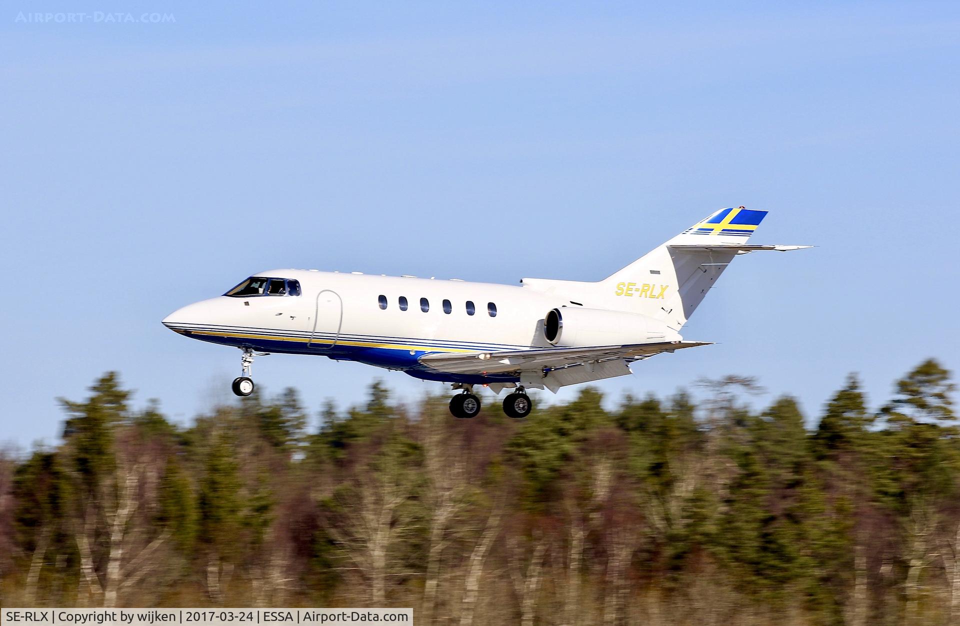 SE-RLX, 2000 Raytheon Hawker 800XP C/N 258458, RWY 26