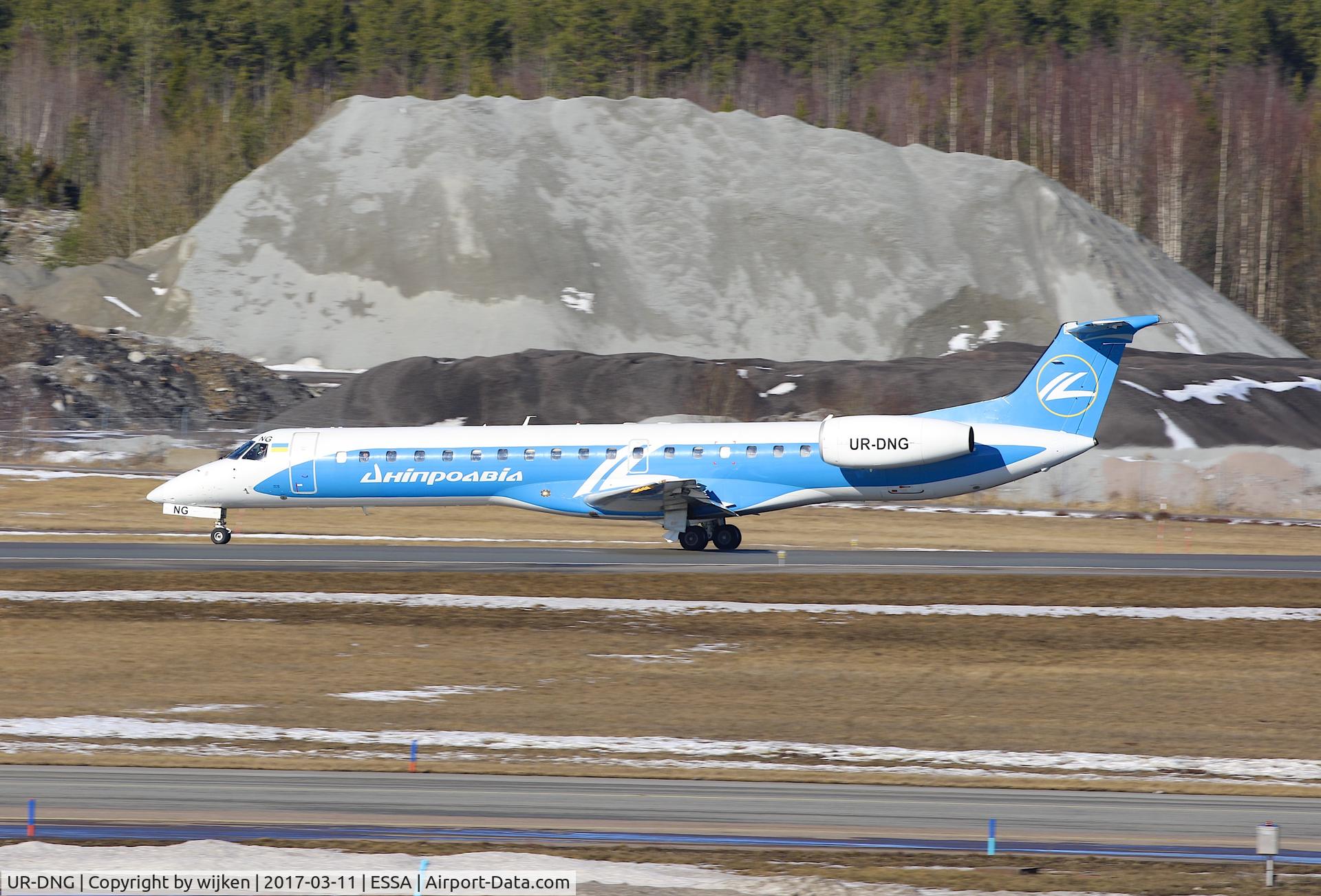 UR-DNG, 2001 Embraer EMB-145EP (ERJ-145EP) C/N 145394, RWY 26