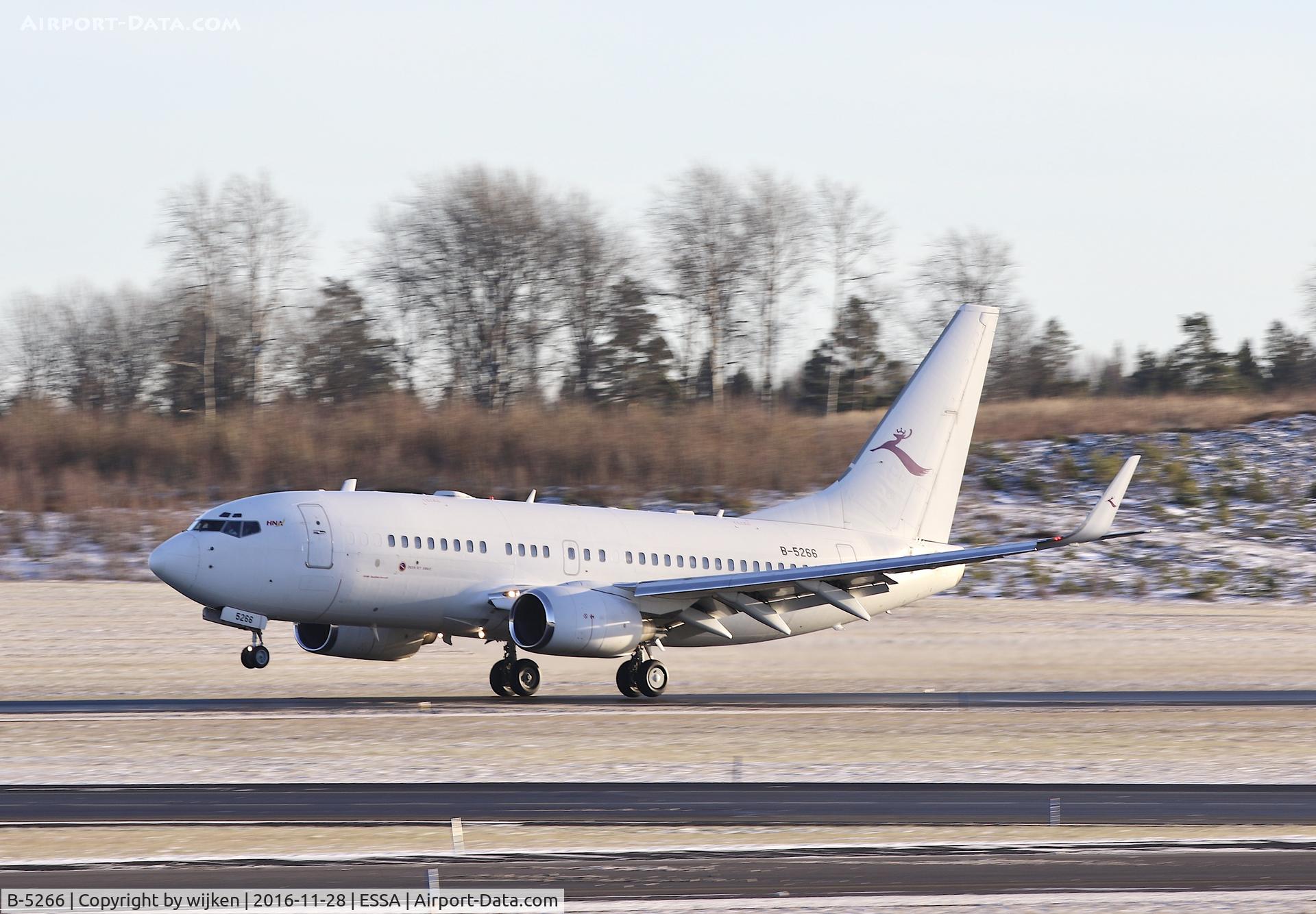 B-5266, 1999 Boeing 737-7AK C/N 29866, RWY 01R
