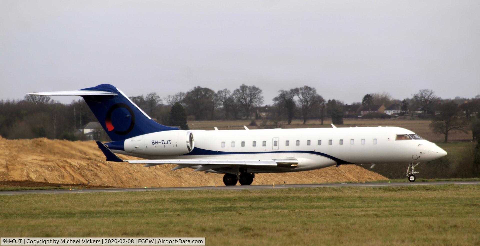 9H-OJT, 2015 Bombardier BD-700-1A10 Global 6000 C/N 9688, Taxying for departure
