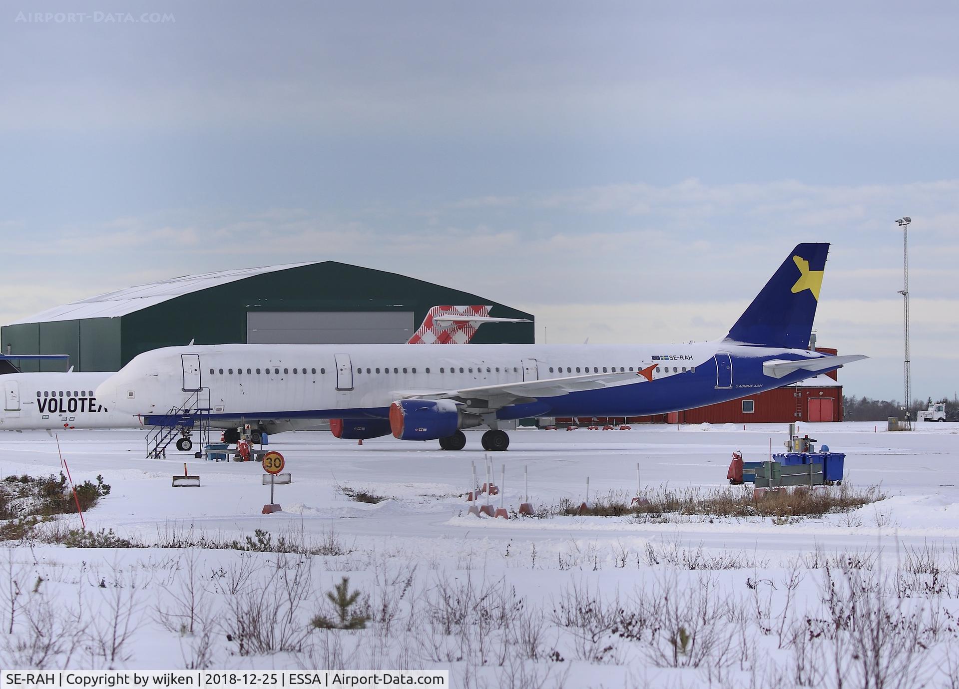 SE-RAH, 2004 Airbus A321-211 C/N 2330, Ramp K