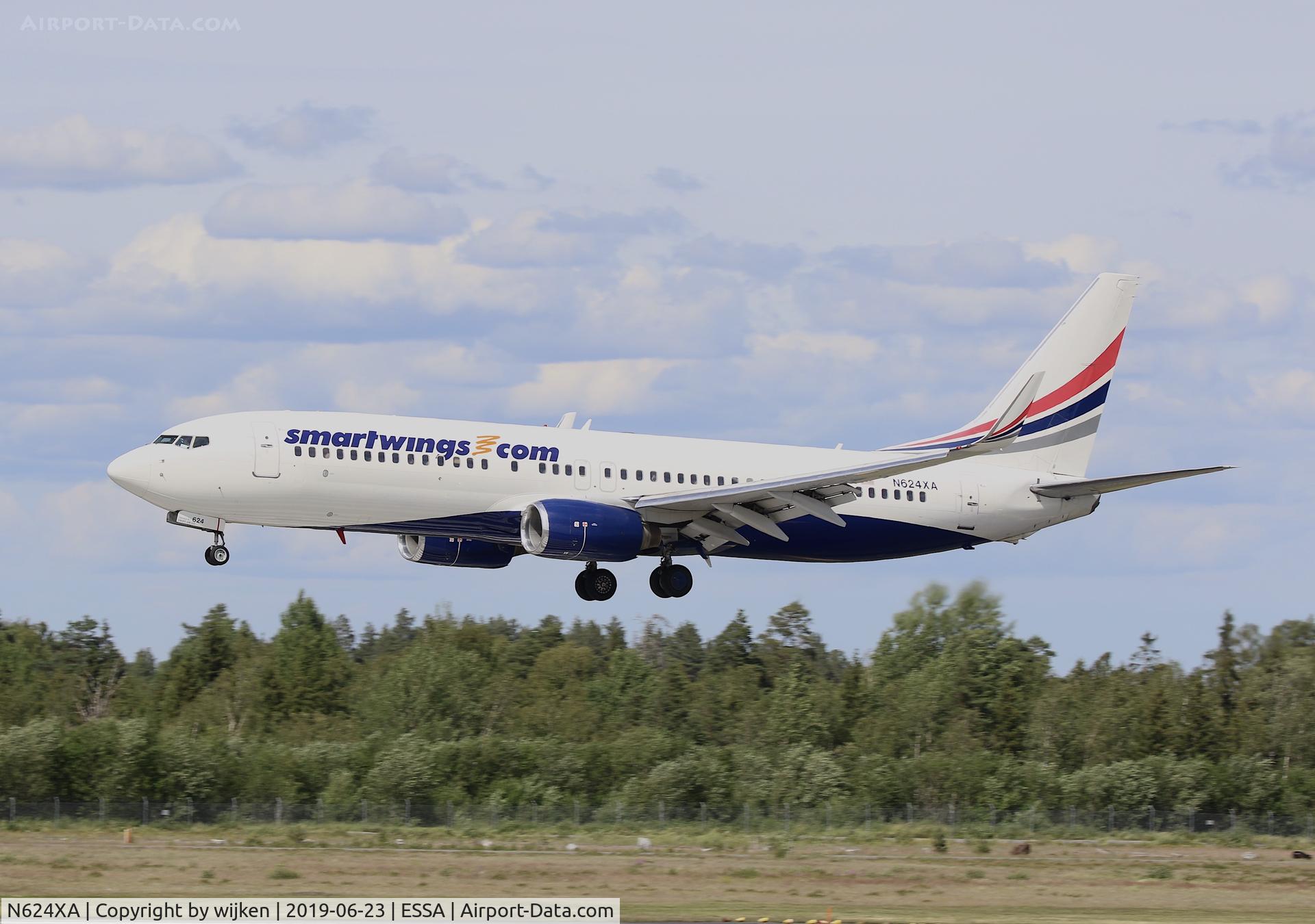 N624XA, 2001 Boeing 737-86J C/N 32624, RWY 26