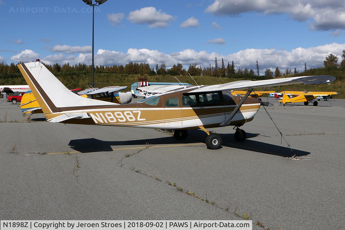 N1898Z, 1962 Cessna 210-5(205) C/N 205-0098, paws