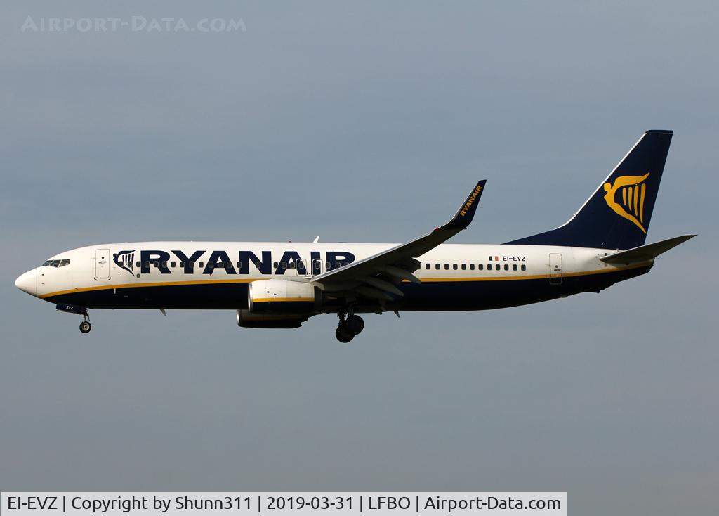 EI-EVZ, 2012 Boeing 737-8AS C/N 40316, Landing rwy 14R