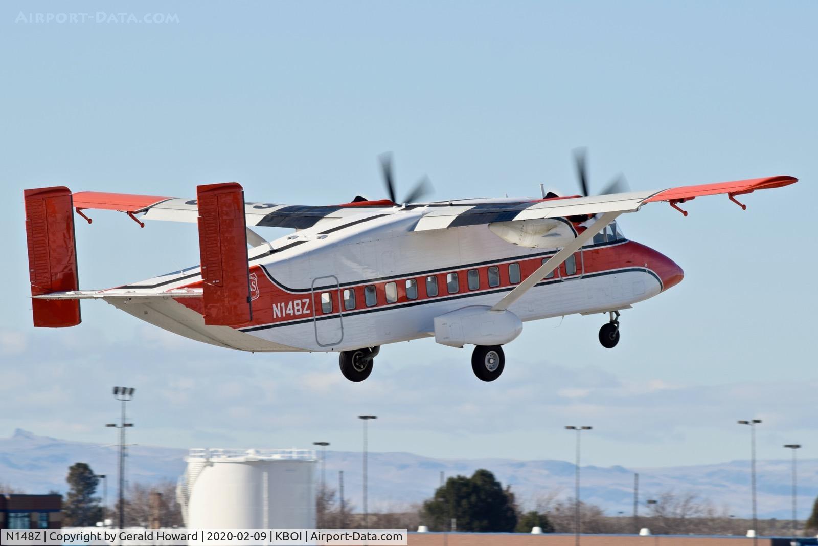 N148Z, 1998 Short SD3-60 (C-23C) C/N SH3428, Departing 28R.