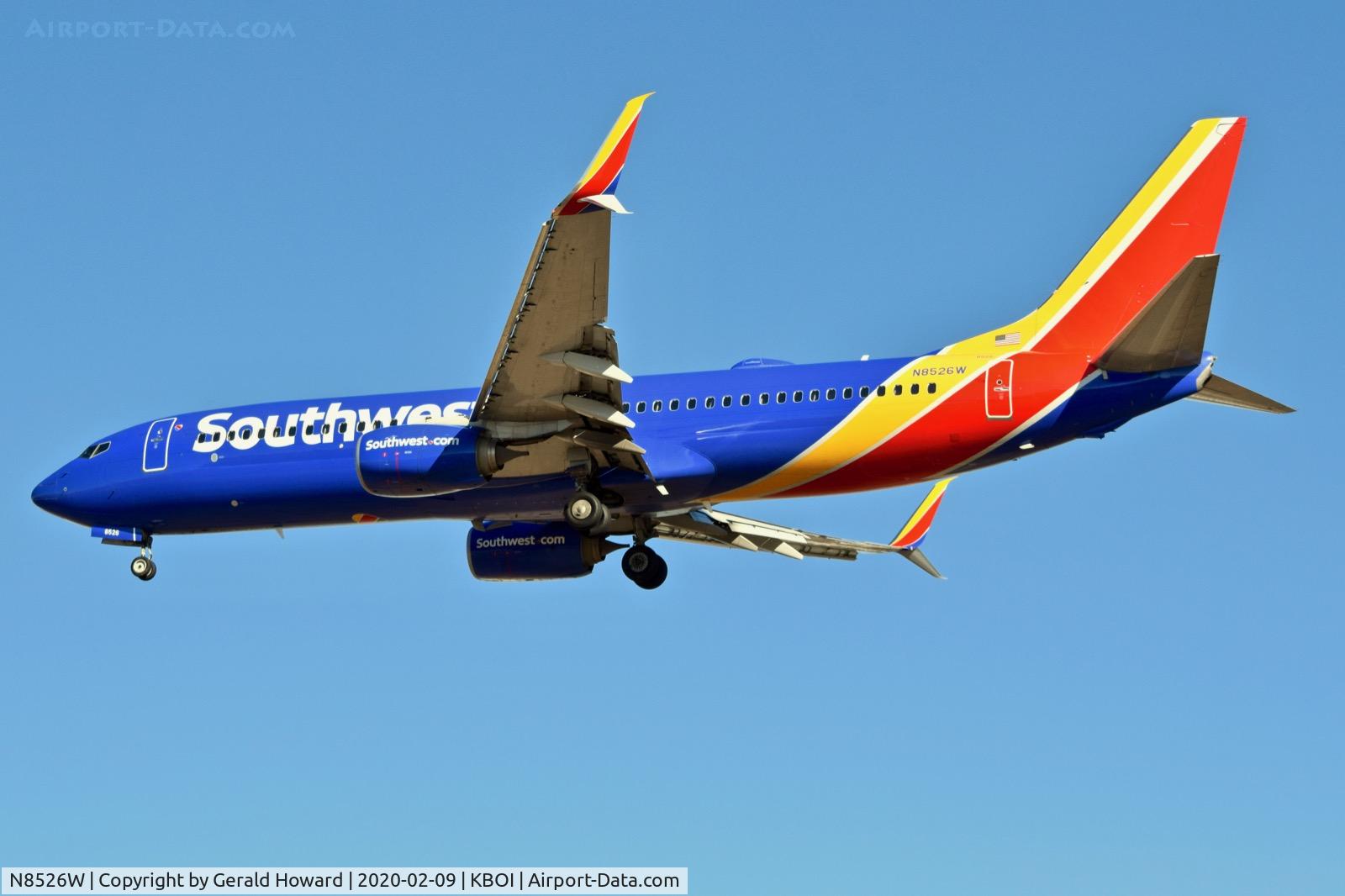 N8526W, 2017 Boeing 737-8H4 C/N 36972, Landing 28R.
