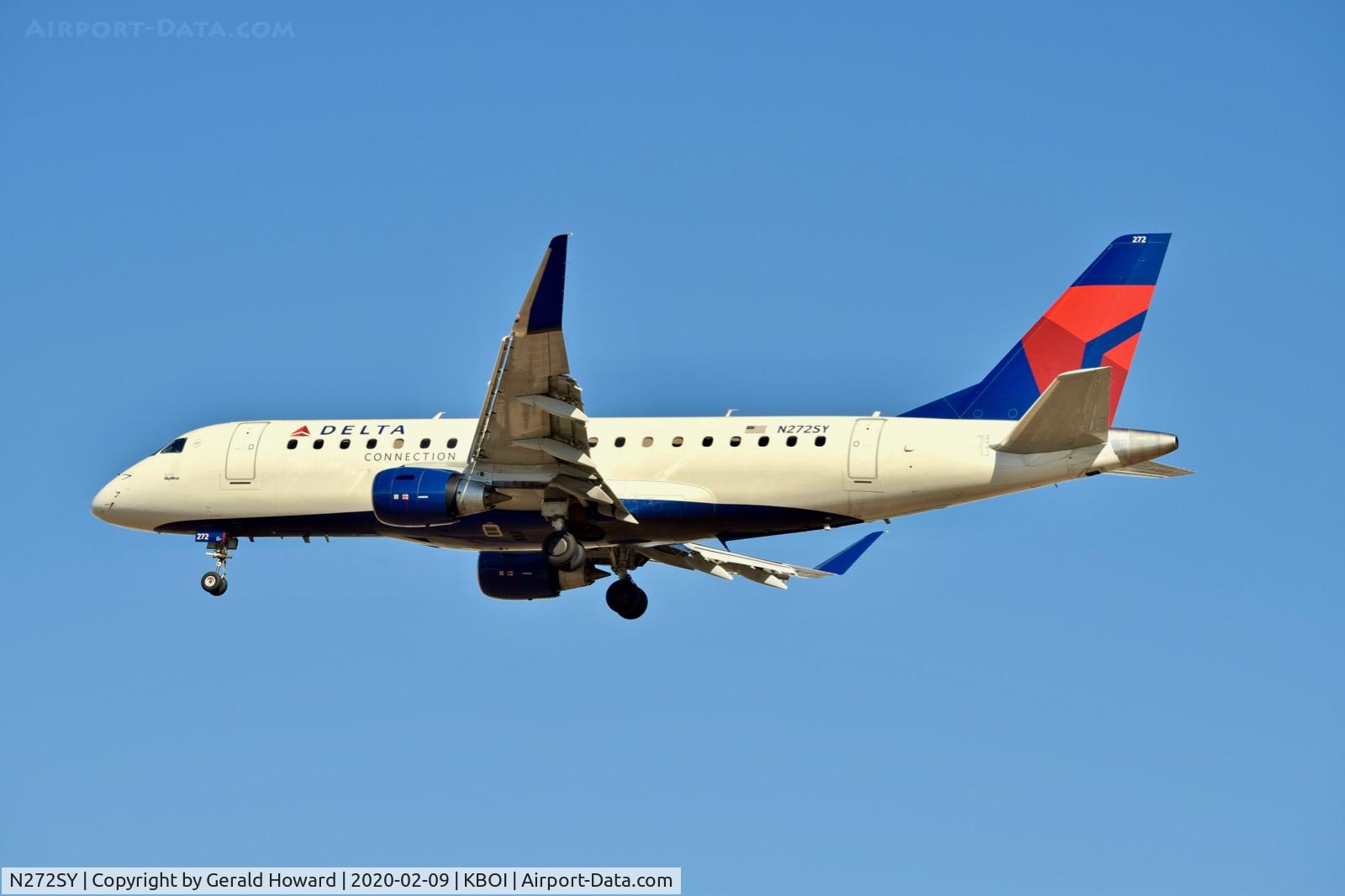N272SY, 2004 Embraer 175LR (ERJ-170-200LR) C/N 17000734, Landing 28R.