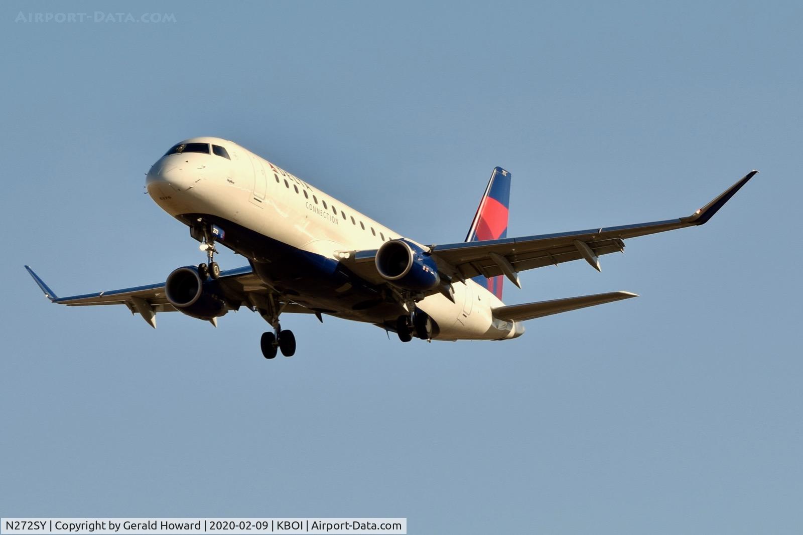 N272SY, 2004 Embraer 175LR (ERJ-170-200LR) C/N 17000734, Landing 28R.