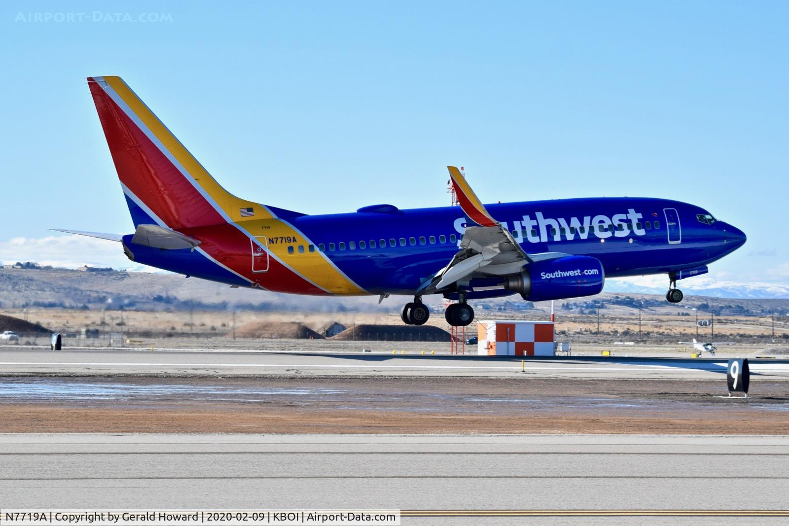 N7719A, 2005 Boeing 737-76N C/N 32666, Landing 28R.