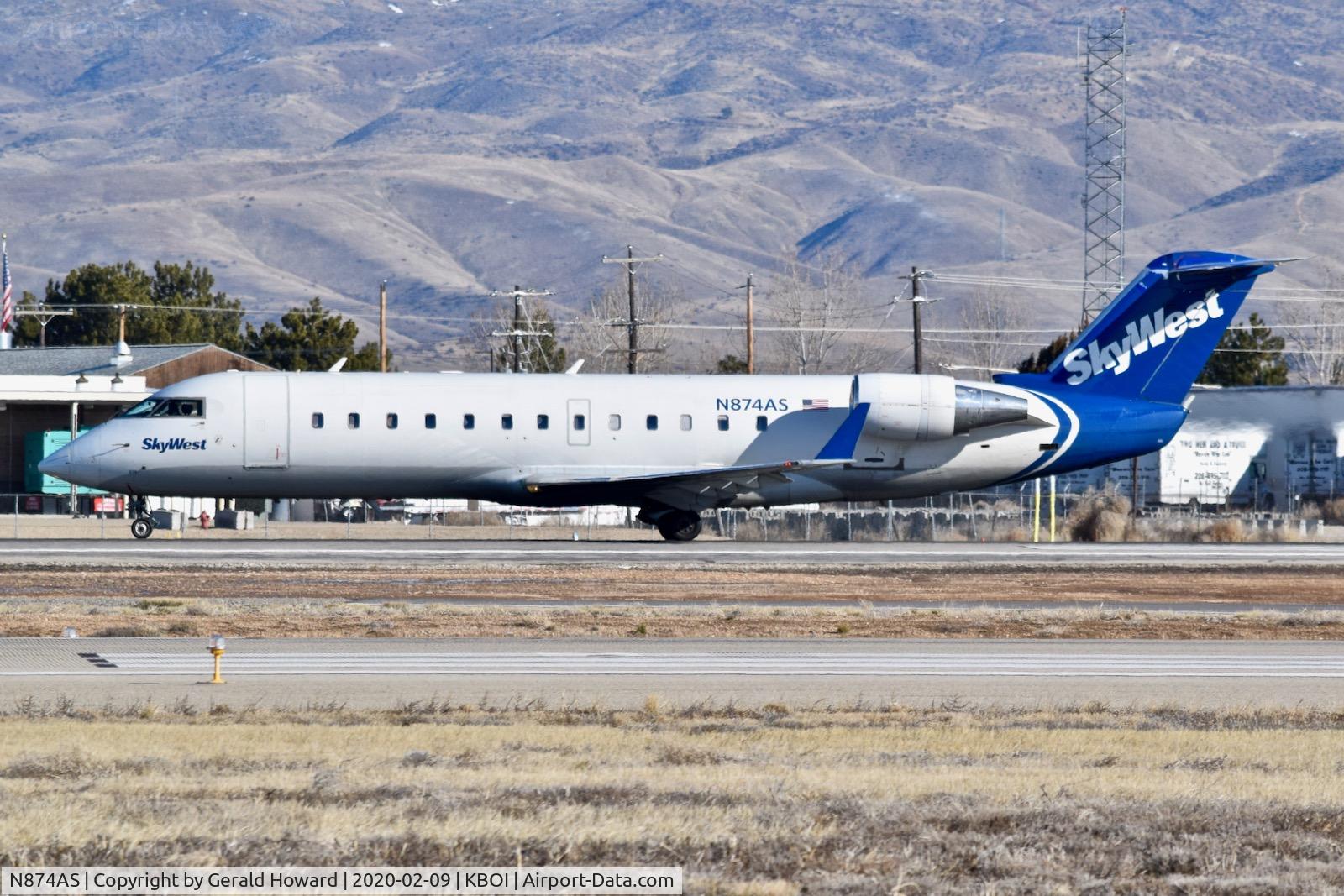 N874AS, 2001 Bombardier CRJ-200ER (CL-600-2B19) C/N 7551, Landing roll out on 28R.