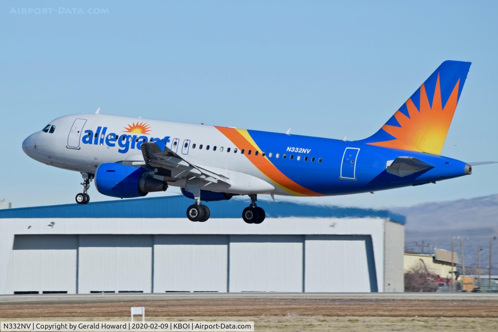 N332NV, 2005 Airbus A319-111 C/N 2638, Landing 28R.