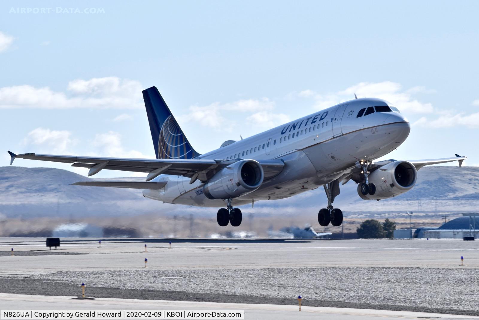 N826UA, 1999 Airbus A319-131 C/N 989, Take off from 28R.