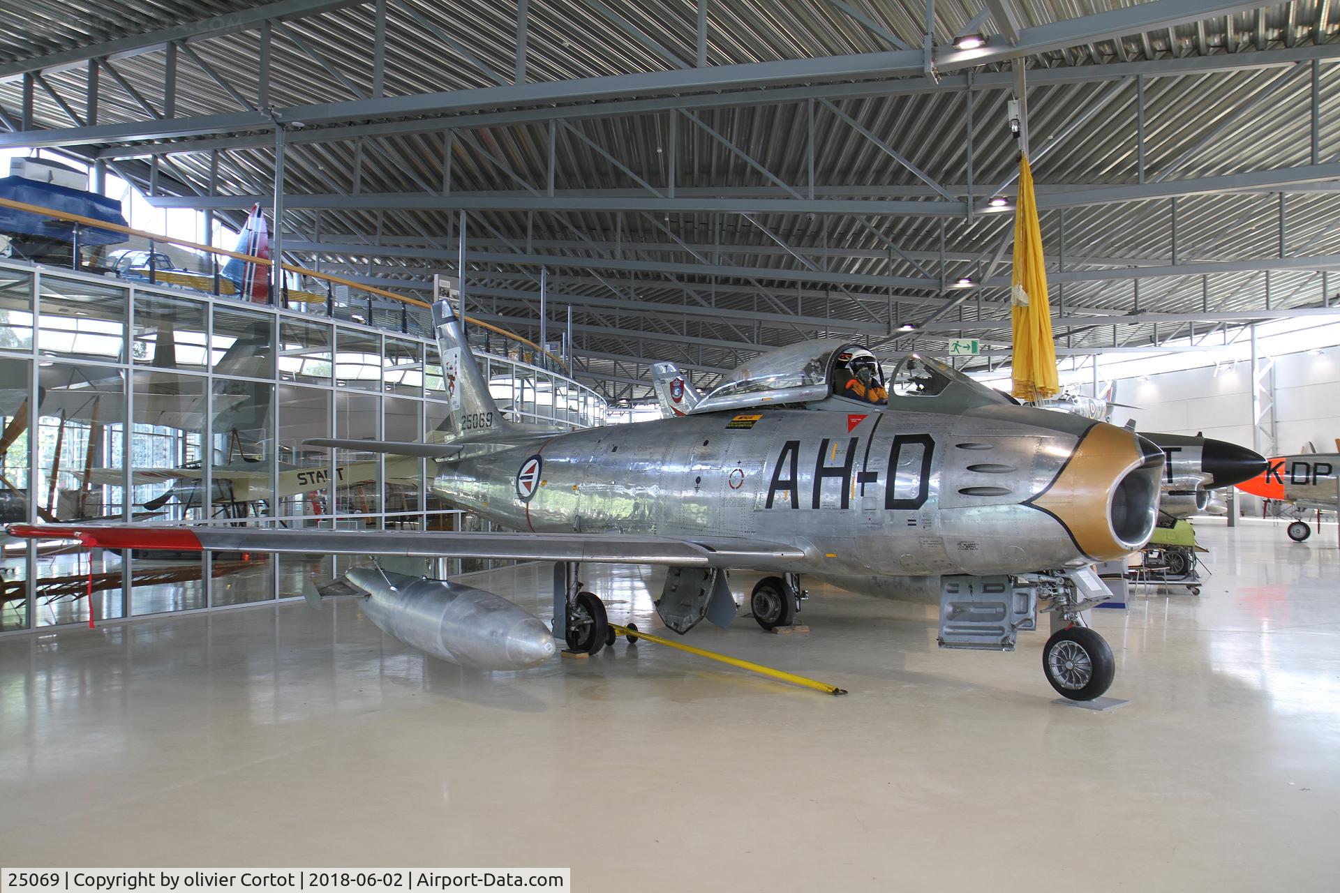 25069, 1952 North American F-86F Sabre C/N 191-765, 52-5069 F-86F