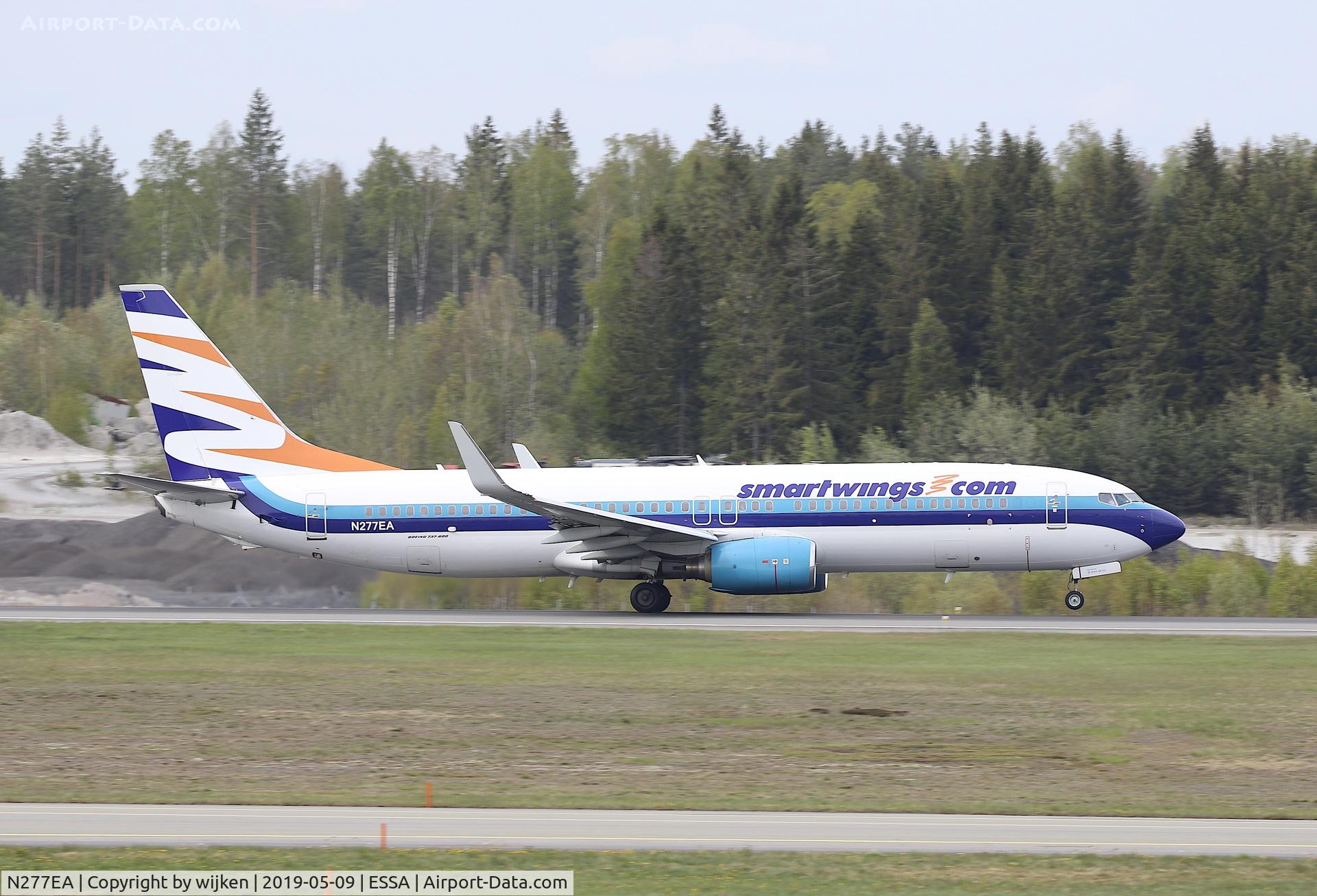 N277EA, 2001 Boeing 737-8CX C/N 32359, RWY 08