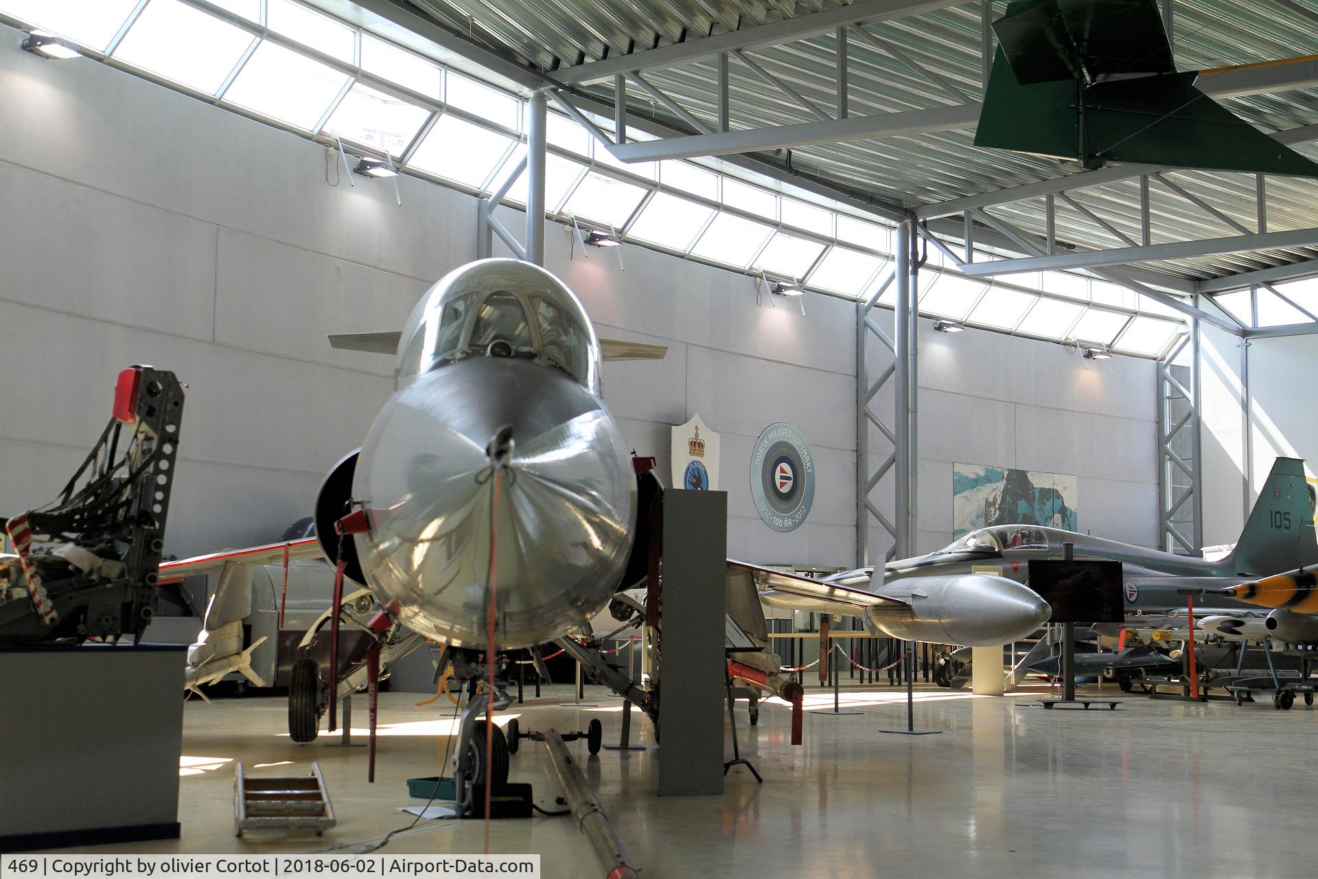 469, 1963 Lockheed TF-104G Starfighter C/N 583D-5779, front view