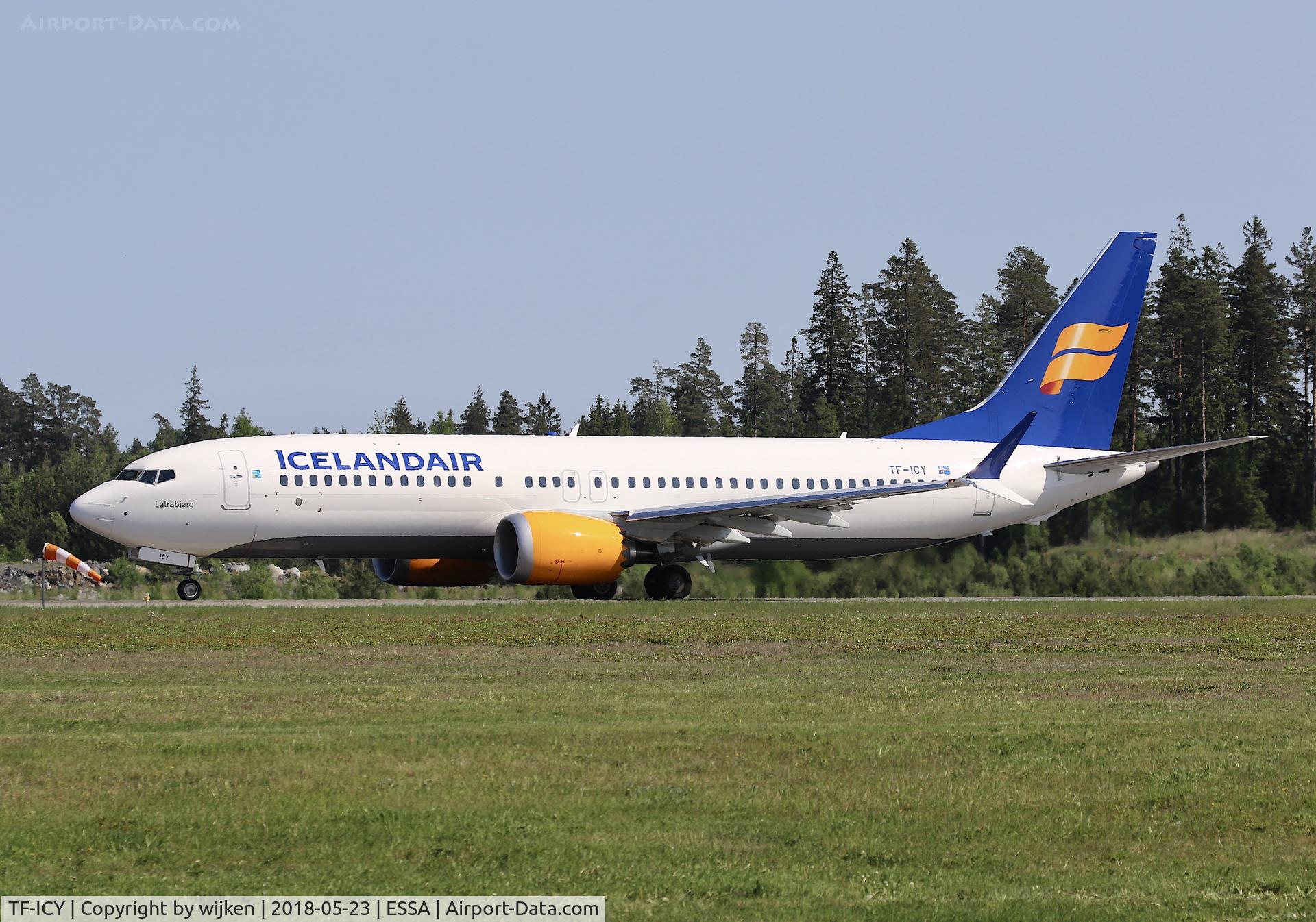 TF-ICY, 2018 Boeing 737-8 MAX C/N 44354, RWY 01L
