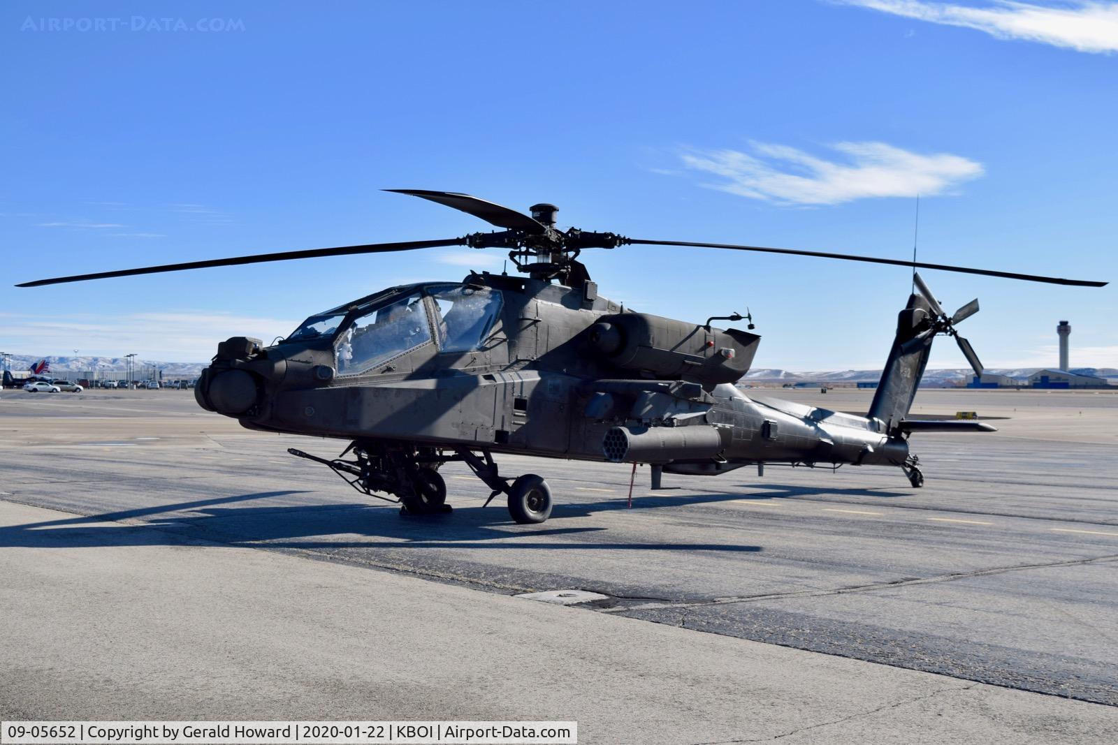 09-05652, 2009 Boeing AH-64D Apache C/N PVD652, Parked on the north GA ramp.