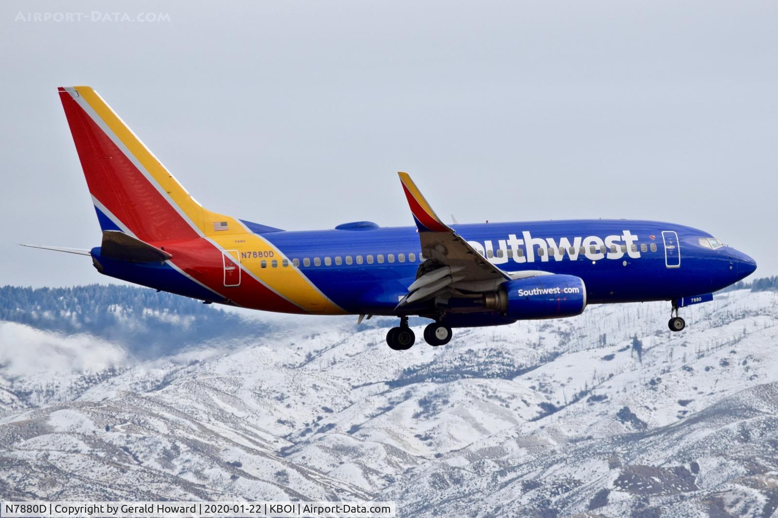 N7880D, 2007 Boeing 737-7K5 C/N 34693, Landing 10R.