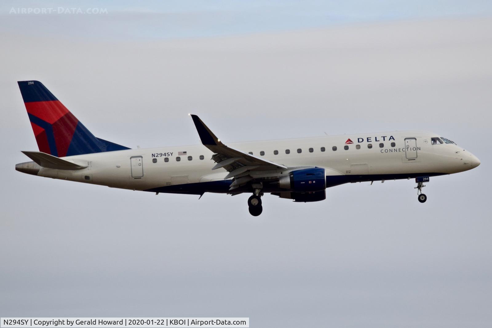 N294SY, 2019 Embraer 175LR (ERJ-170-200LR) C/N 17000792, Landing 10R.