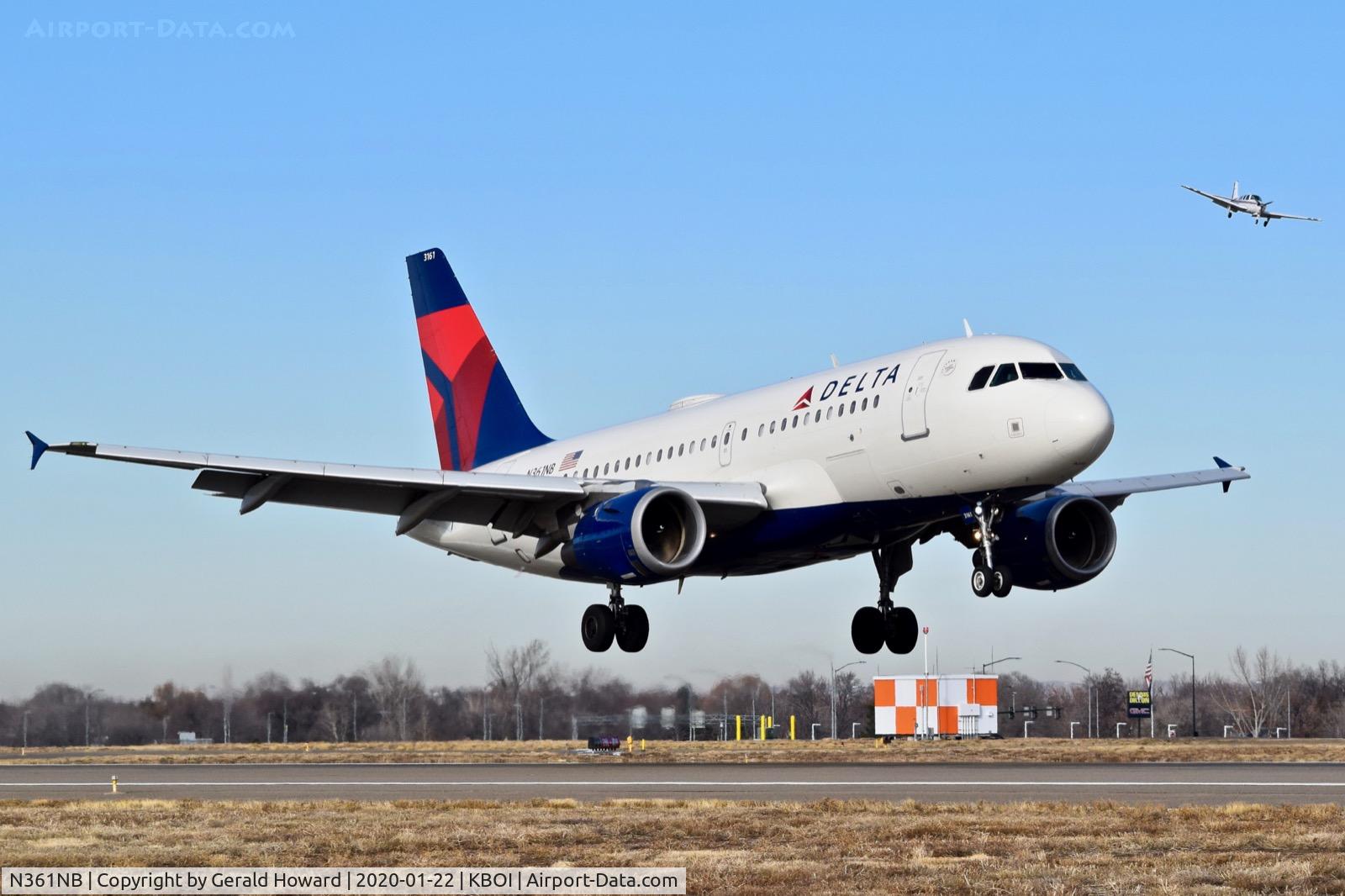 N361NB, 2003 Airbus A319-114 C/N 1976, Landing 10R.