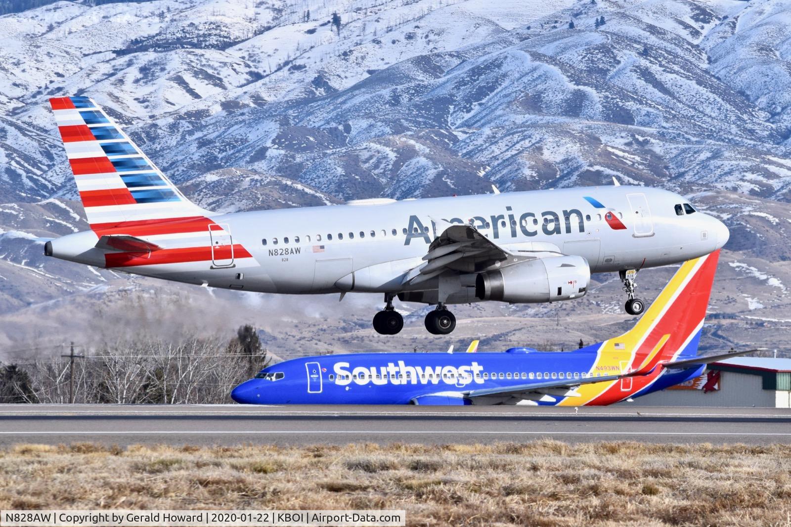 N828AW, 2001 Airbus A319-132 C/N 1552, Landing 10R.