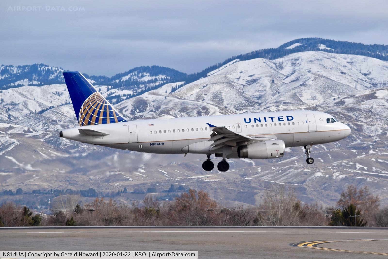 N814UA, 1998 Airbus A319-131 C/N 862, Landing 10R.