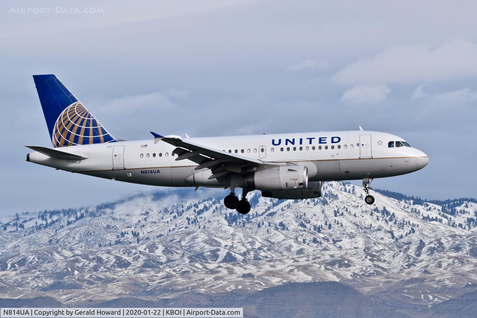 N814UA, 1998 Airbus A319-131 C/N 862, Landing 10R.