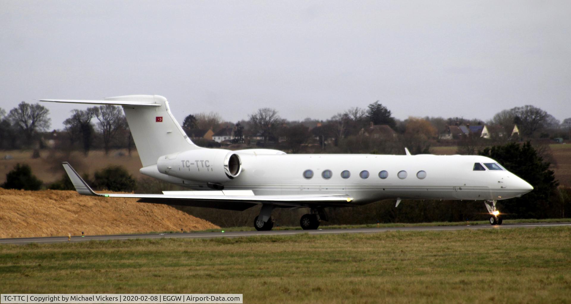 TC-TTC, 2010 Gulfstream Gulfstream V C/N 5284, Waiting to line up on runway 26