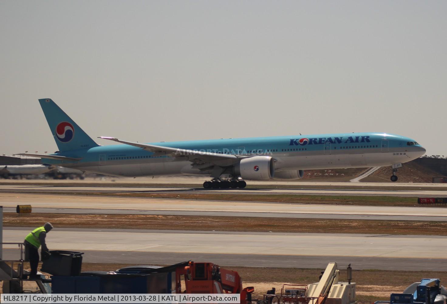 HL8217, 2011 Boeing 777-3B5/ER C/N 37648, ATL 2013