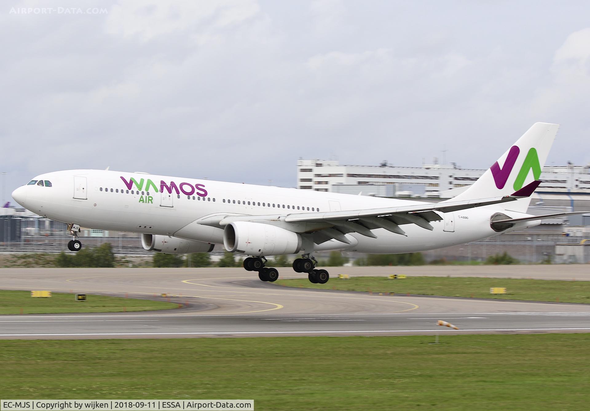 EC-MJS, 1999 Airbus A330-243 C/N 265, RWY 19L